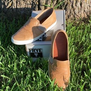 Frye Dylan Slip on Sneaker size 9.5 in Cement